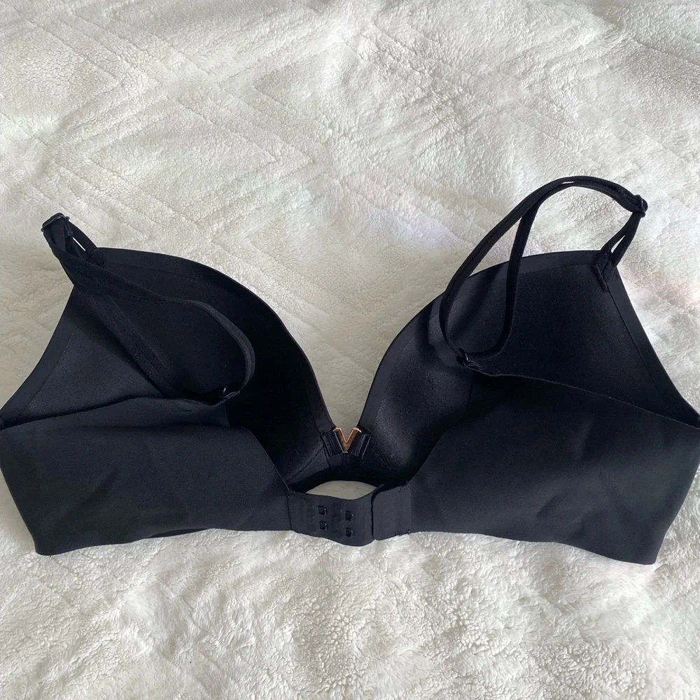 Victorias Secret. Black padded no wire bra - Picture 3 of 6
